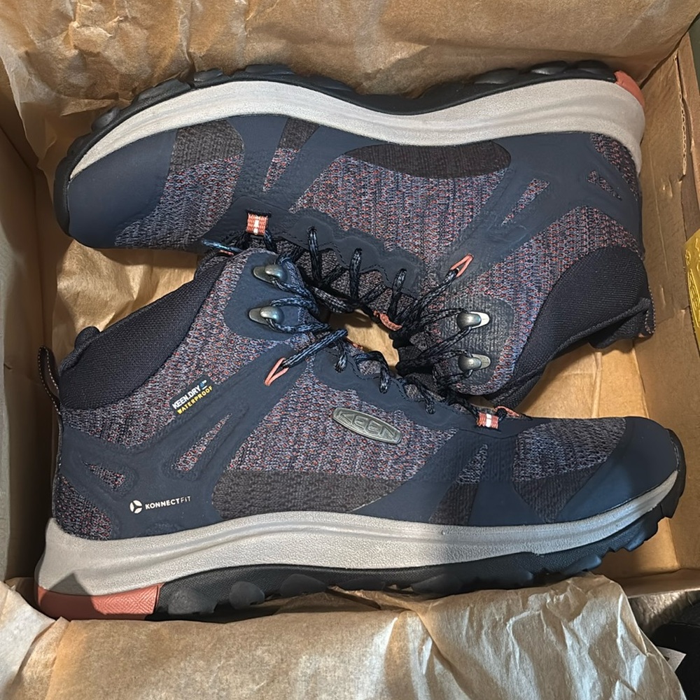 Keen Terradora II Mid hiking boots NWT